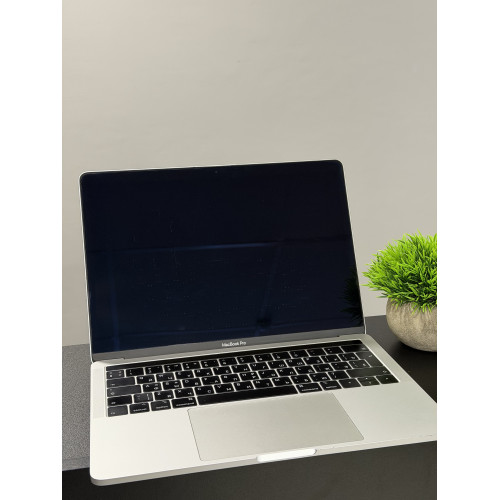 MacBook Pro 13 i5 8 256ГБ