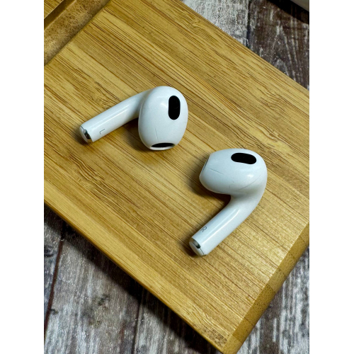 AirPods 3 Wireless Charging Case