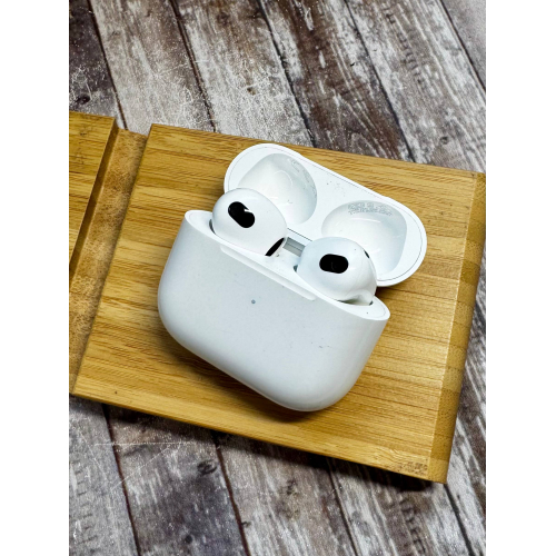 AirPods 3 Wireless Charging Case