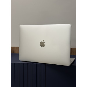 MacBook Pro 13 i5 8 256ГБ