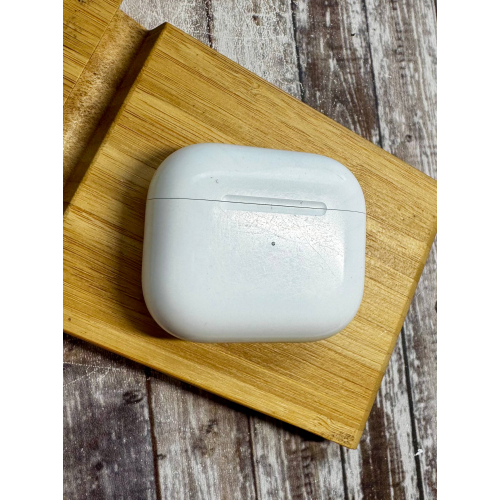 AirPods 3 Wireless Charging Case